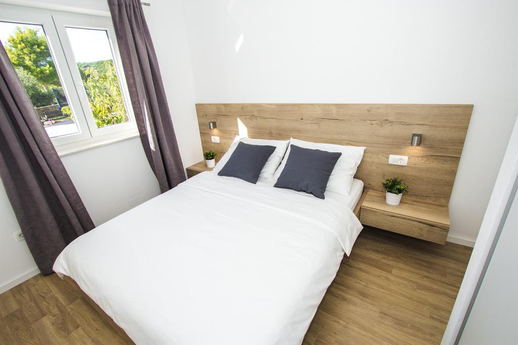 Olive Tree Apartments Водице Екстер'єр фото